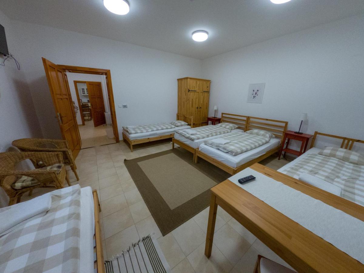 Kun Pista Vendégház Vertesboglar Exterior foto