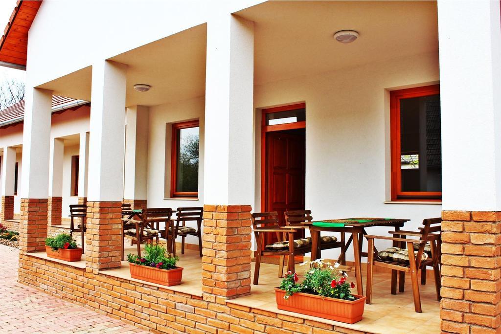 Kun Pista Vendégház Vertesboglar Exterior foto